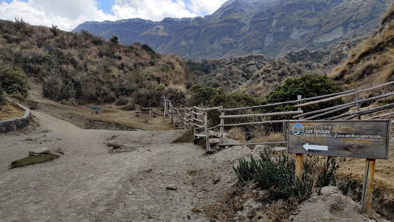 Quilotoa Lagoon Beach Trail